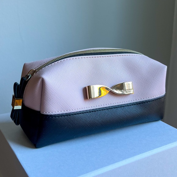 VS Glam Bow Makeup Bag - Picture 1 of 5